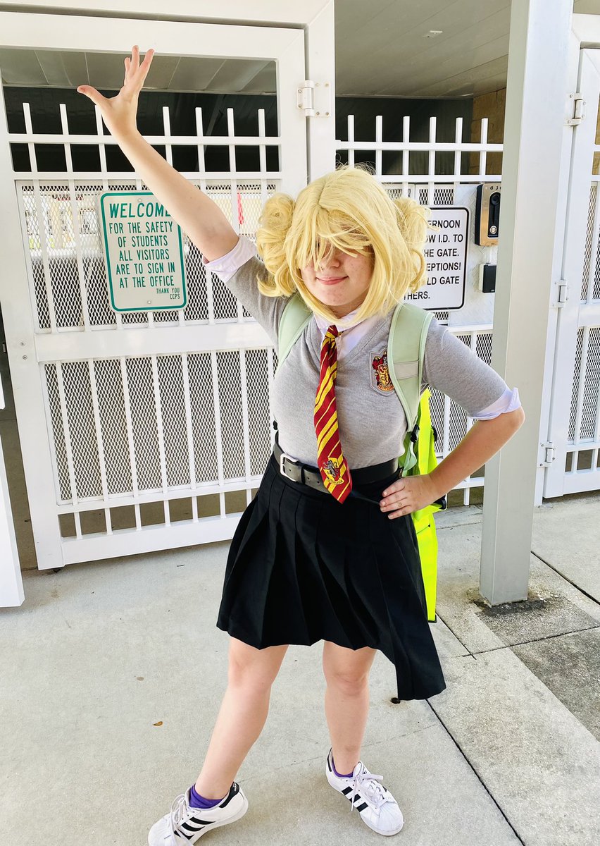 I loved her literacy “spirit” today! Hope dressed up as her FAVORITE book character. Yes, the book is #HarryPotter but can you guess the character? ❤️💛

@OESCHIEFS @MrDistelrath91 @jk_rowling @collierschools @CCPSLiteracy #ReadingInspires