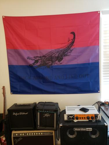slurmofficial's tweet photo. Hung up my @GatorsDaily flag today https://t.co/sh5wNQR7Yz