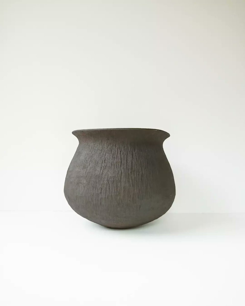 London plane Kame Vessel with sabi-urushi, maybe I should call Hachi vessel instead.🤔

My grandma used to make umeboshi in something like this with lid. They ware most beautiful umeboshi. 

#woodworking #woodturning #handcarved #vessel #kame #hachi #tsubo #taru #urushi