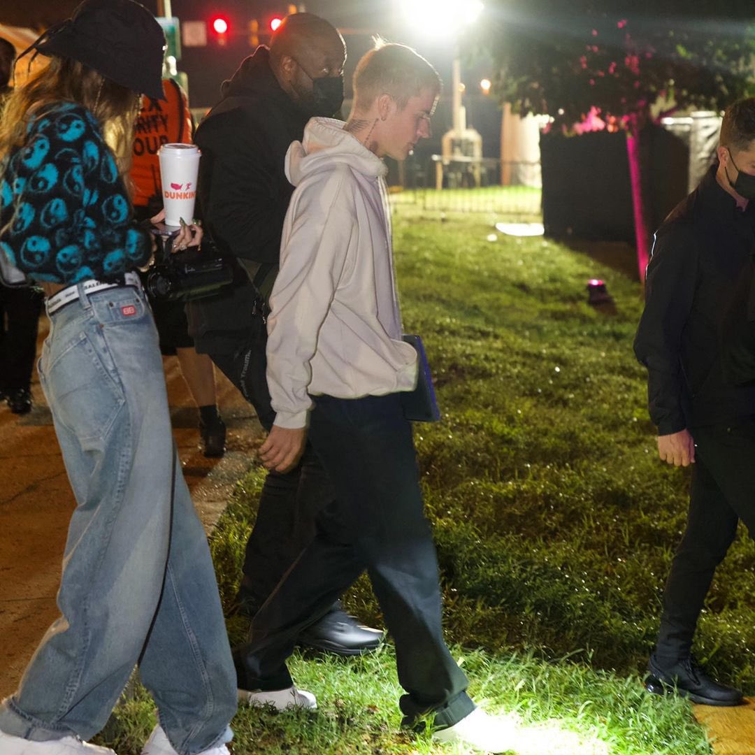 TheBiebersud's tweet image. therealmarblogs via Instagram: Been practice on my paparazzi skills how y’all think I did lol… @justinbieber @haileybieber @miafest #justinbieber #photography #slideleft