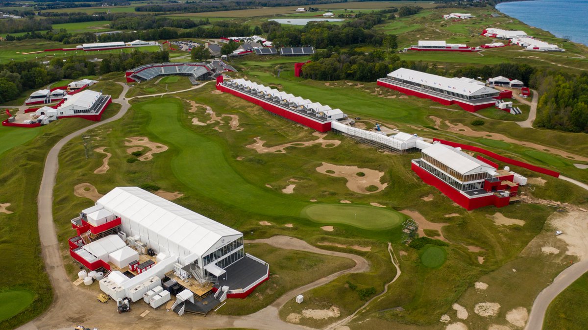 The first tee build out at <a href="/rydercup/">Ryder Cup</a> 😮