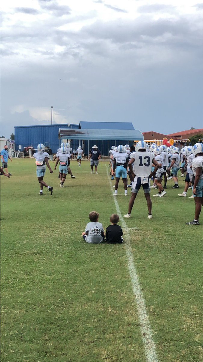 Soaking up some <a href="/LongCoFootball/">#LongCounT Blue Tide Football</a> today #TideFAST 🌊