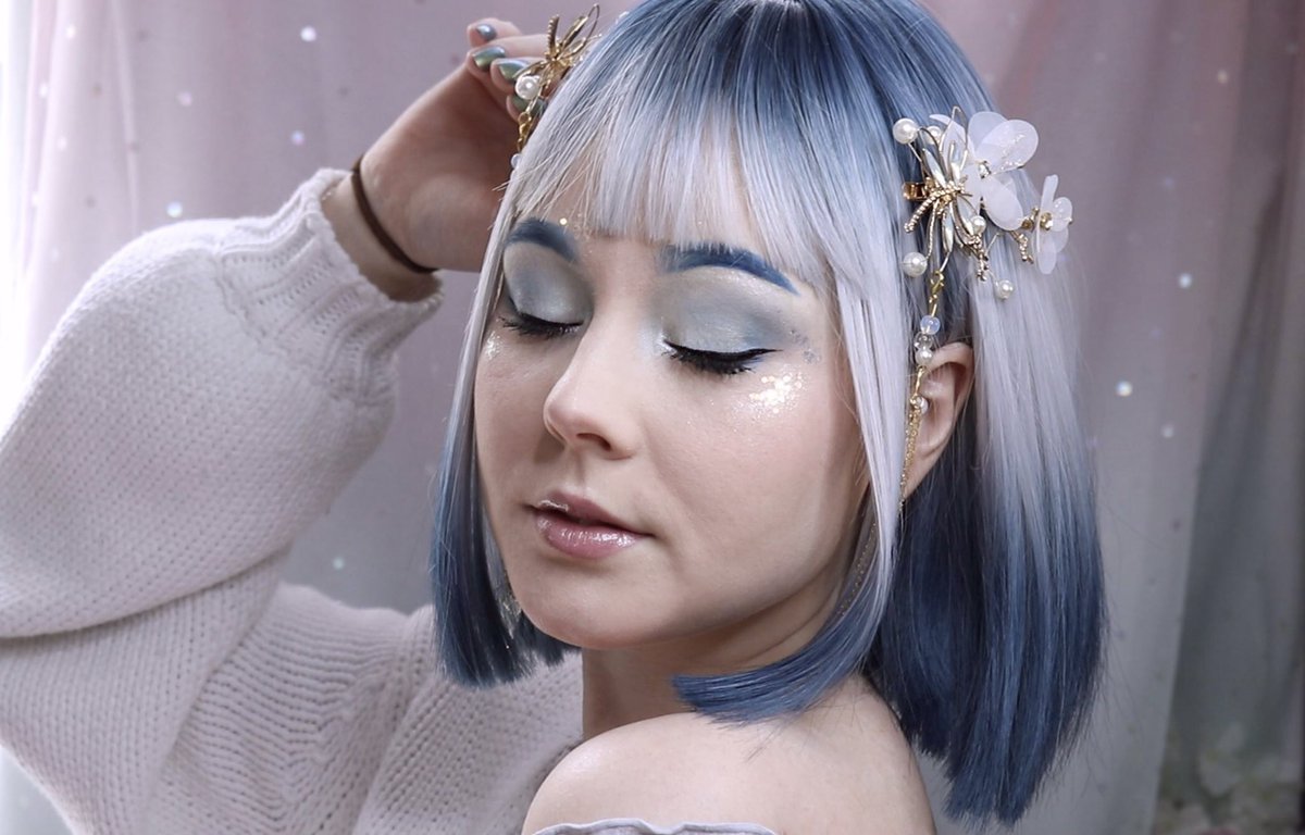 🌷 Mermaid Blue 🌷 

A close up of my mermaid look 👀 
I feel like I use so much glitter all the time 😂 But glitter is life! ✨ 

What other inspired looks would you like to see in the future? 🌸

#violetcoz #makeup #mermaid #mermaidmakeup #pretty #blue #wig #prettymakeup