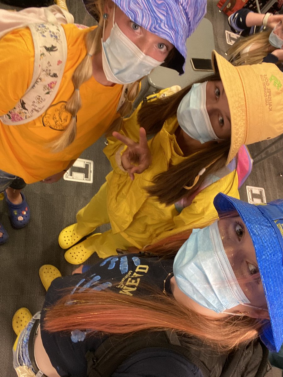 viviloolaine's tweet photo. i love school and i love dressing up for spirit i am so joyful https://t.co/zejCFJg18w