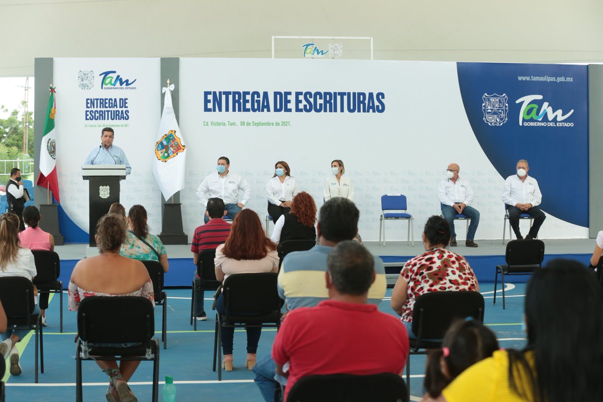 Para brindar certeza jurídica de su vivienda a las familias, hoy entregué escrituras en #CdVictoria en beneficio de las Col. Barrio de Pajaritos, Marte R. Gómez y Unidos Avanzamos. A la fecha el <a href="/gobtam/">Gobierno Tamaulipas</a> ha entregado más de 5 mil documentos en todo el estado. <a href="/ItavuTamaulipas/">ITAVU</a>
