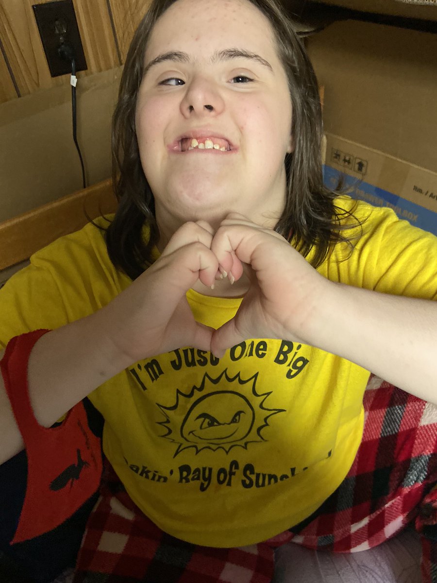 MirabelliDeb's tweet image. When your sister can’t FaceTime you before bed because she’s busy at college, there’s no reason to be sad…..you just text her a hand heart instead. Good night, big sister!!  Do great in your class tomorrow!!#shescrushingit #bedtimeproblems #wemissher @StOlaf @StOlafWBB