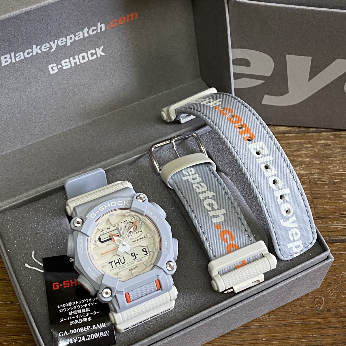 kuritawatch's tweet photo. ブラックアイパッチモデル
ヤヴァイ
年末まで残ったら自分が買いたいと思います←
カシオ CASIO G-SHOCK GA-900BEP-8AJR 20気圧防水 BlackEyePatch コラボレーションモデル メンズ腕時計 | 栗田時計店https://t.co/2VDCBM2PvW
#GSHOCK #theblackeyepatch #GA900 #CASIO https://t.co/Pc0vzKYvmh