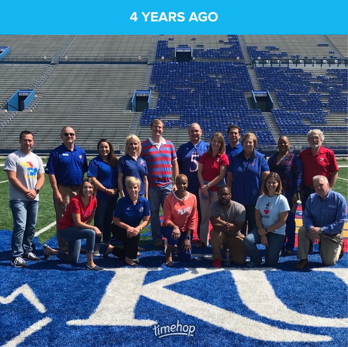 jhawkmunoz's tweet photo. What a great group of Jayhawks. https://t.co/ChfDhBPpiq