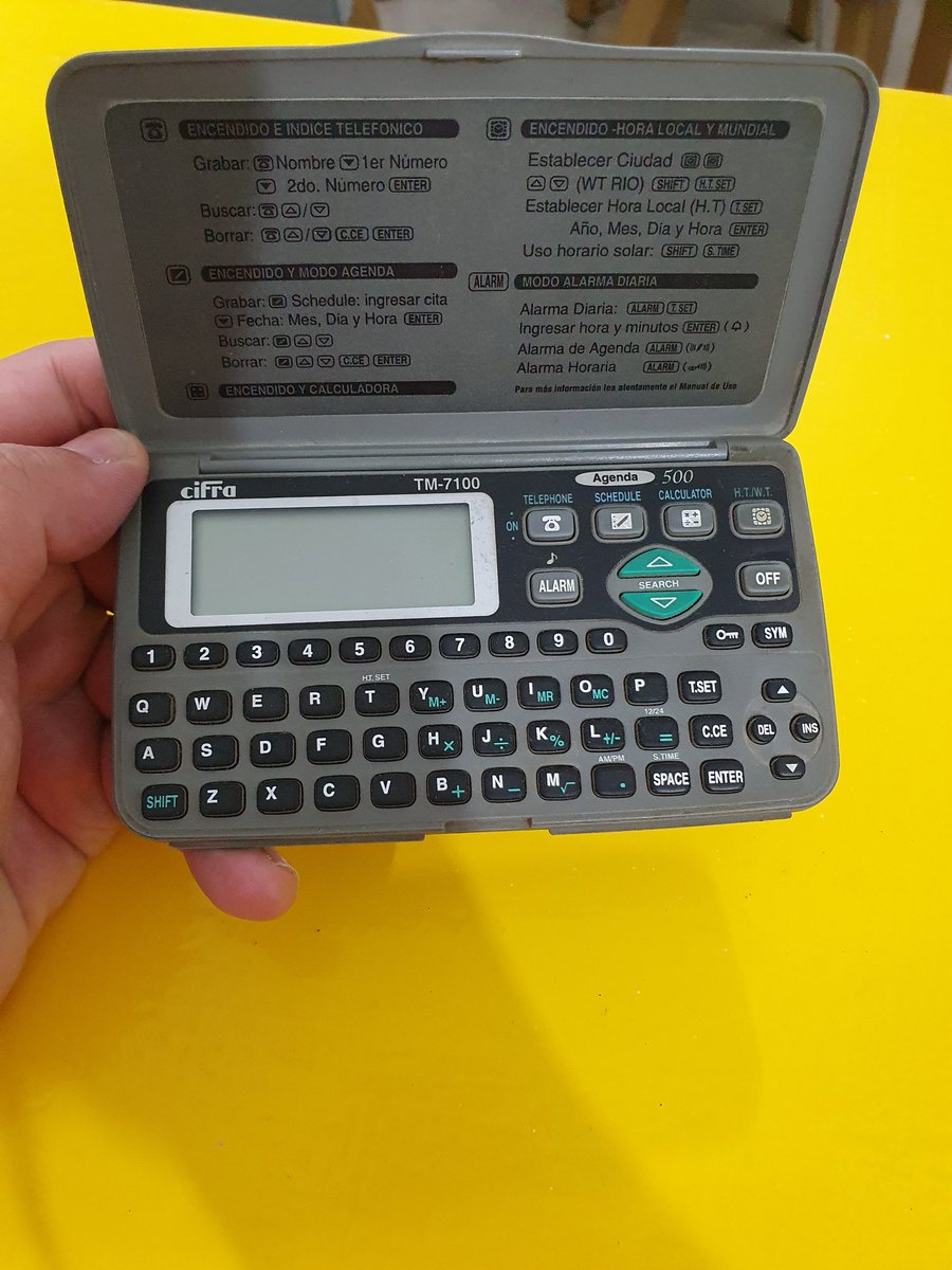 ElBolasTriste's tweet photo. Ordenando encontré lo último en tecnología, de cuando era adolescente/jovenzuelo....una masa...y anda... #SiempreAlTop https://t.co/7YybhJeiDY