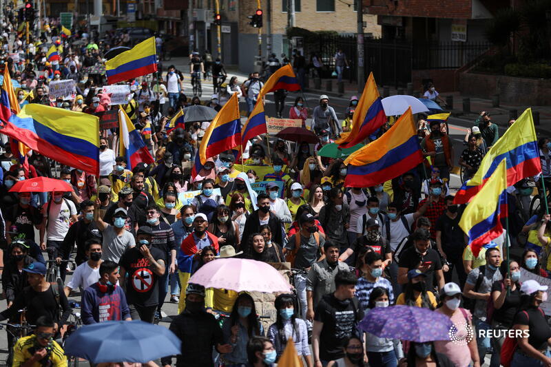 ReutersLatam's tweet image. Siguen las protestas en las calles de Bogotá REUTERS/Luisa González