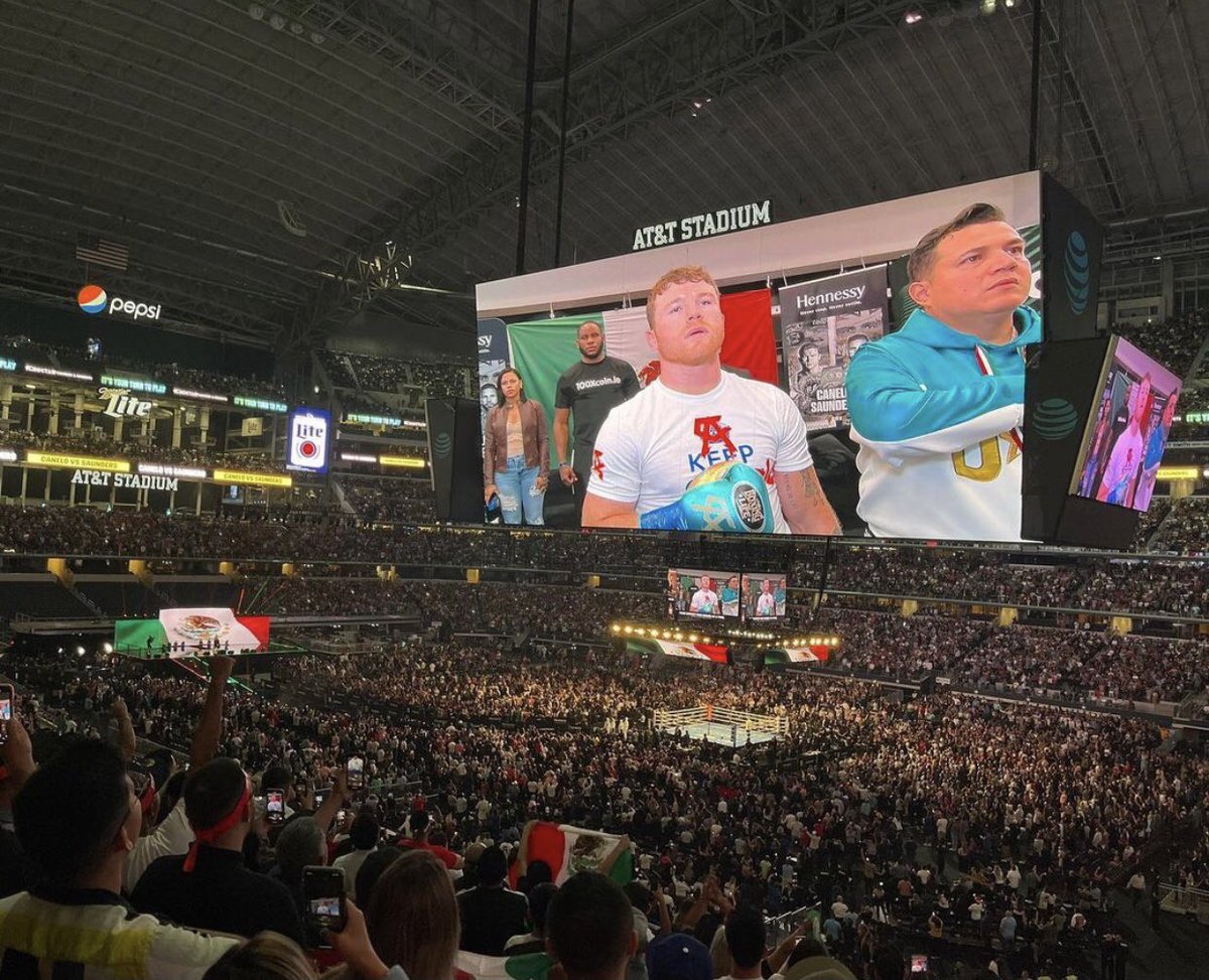 HitFirstBoxing's tweet photo. #Canelo vs #Saunders. Ponad 70.000 kibiców na trybunach. Brawo #Texas #USA 🇺🇸 👏🏻👏🏻
A My się cieszymy, że ktoś Nam wreszcie pozwolił pójść fryzjera. Koń by się uśmiał🐴🤷🏻♂️#POLSKA 🇵🇱 #REALTALK #WAKEUP #CoronavirusPandemic #CaneloSaunders #ModoCanelo #Razem #TKO #BOXING https://t.co/V3057C9Rul