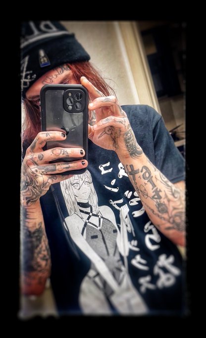 I&rsquo;m listening to George strait 🙃 https://t.co/oqnGjO6cdI