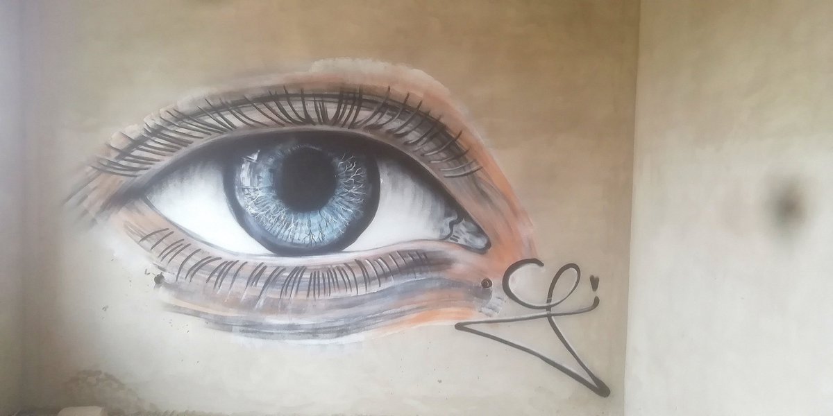 AlksneR's tweet image. Biju nobraukusi uz Saldu. Nav foto ar Rozentāla tēliem pie baznīcas. Tie bija super, bet ne manam  telefonam, kas iet uz galu. :) Arī šī māksla pamestā ēkā rūpniecības zonā nav pelnījusi tik sliktu attēlu. Jābrauc pašiem skatīties.