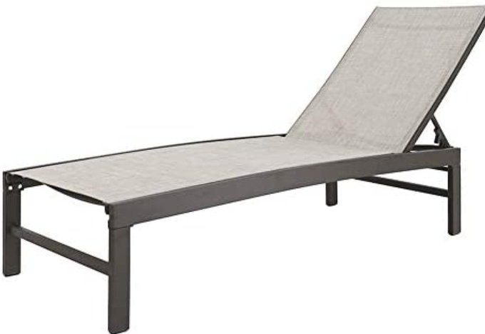 I really need lounge chairs to layout on, this concrete is not comfy. 😭 I have a birthday this month<a href="/tag/mvsales"class="tags"><span>#mvsales</span></a>