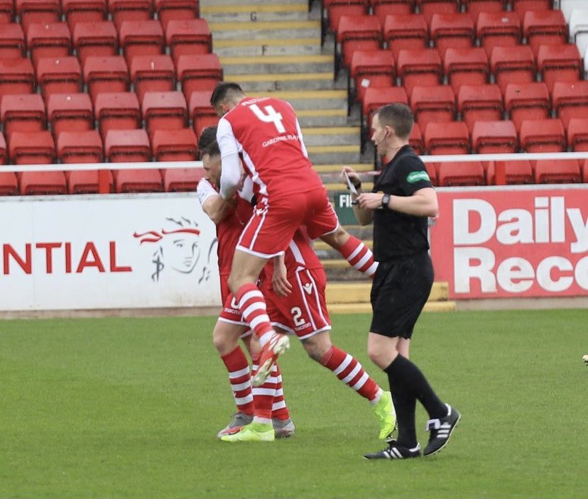 AldinElZubaidi's tweet image. A strange season due to Covid but really enjoyed it none the less. Feels good being back to full fitness and looking forward to the next challenge⚽️🙌