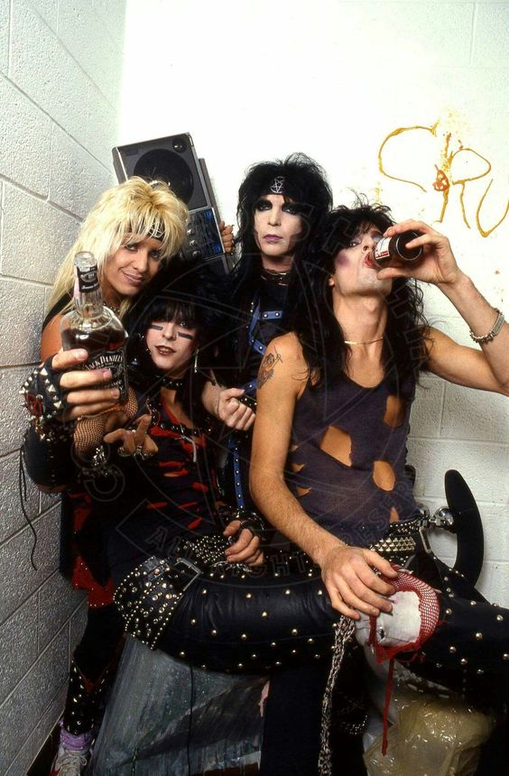 ReturnofR's tweet image. Motley Crue OR Def Leppard? #GlamMetal #DefLeppard #MotleyCrue returnofrock.com/motley-crue-al…