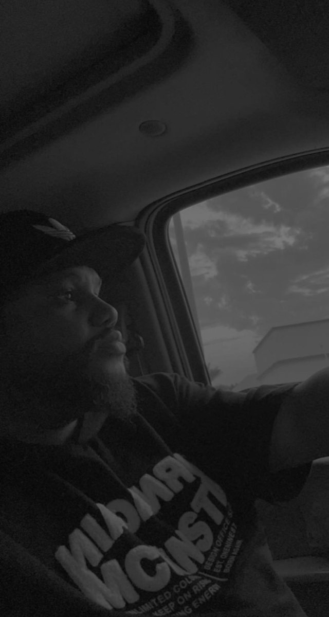 الحياة بسيطة نحن من نعقدها ، تشق شيء حافظ عليه ، تُريد شيء اتعب من أجل الحصول عليه ، تحب شخصاً أهتم به ..🤐