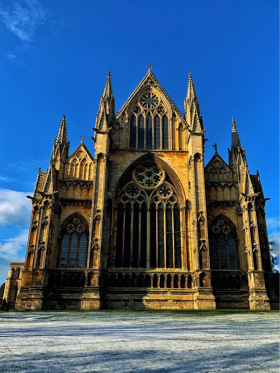 Lincoln Cathedral was consecrated today in 1092. Giving me the chance to trot out THE best piece of history trivia EVER: the Great Pyramid of Giza was the tallest building on earth for over 3,500 years until it was overtaken by... Lincoln Cathedral in the early 14th century.
