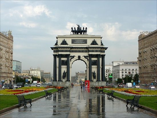 It was built on Poklonnaya hill, which had strategic importance as the highest vantage point in Moscow, where Napoleon once stood on the verge of conquest. Before it was a WWII museum, an open air museum dedicated to Napoleon’s defeat was opened in the 60s.