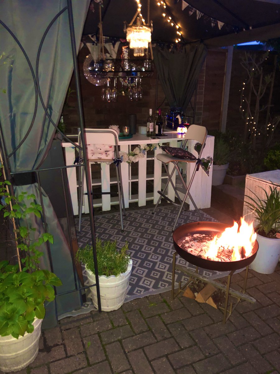 Happy Birthday to my partner in crime! Great to be back to some normality and enjoying seeing folks again; now the night cap 👍🍷