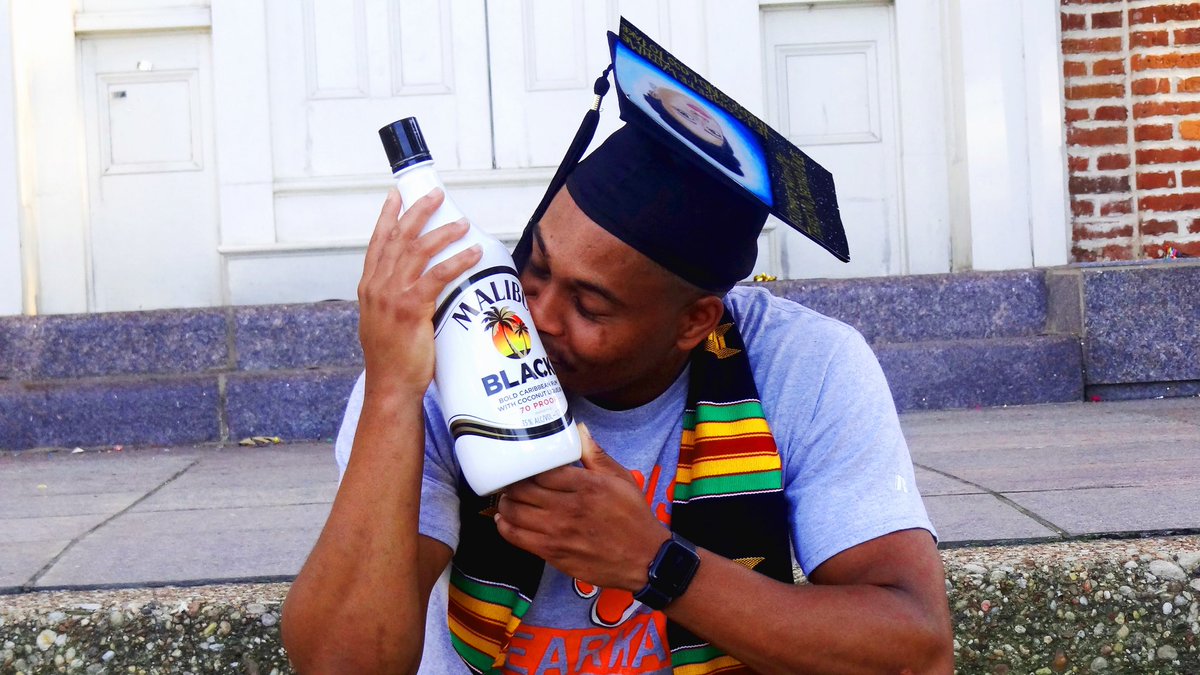 Trukidd14's tweet photo. “if I compete with me there’s no second place, if I complete with me there’s no loss to take.”

Saturday @ 5 I get to fulfill a promise. I am proud to say I am officially an alum🎓🎊 and I am #finiSHed !!!!

⚡️First Gen Student 
⚡️GPA?: don’t matter😂 
⚡️Kinesiology Major https://t.co/tLQwZHSGjh