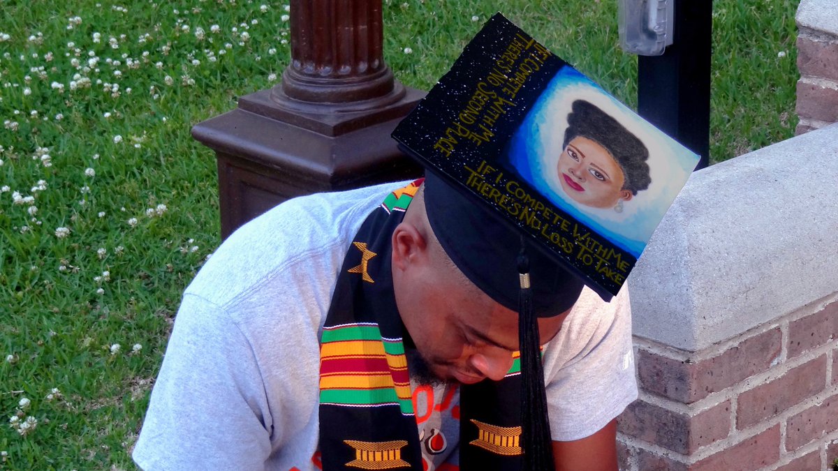 Trukidd14's tweet photo. “if I compete with me there’s no second place, if I complete with me there’s no loss to take.”

Saturday @ 5 I get to fulfill a promise. I am proud to say I am officially an alum🎓🎊 and I am #finiSHed !!!!

⚡️First Gen Student 
⚡️GPA?: don’t matter😂 
⚡️Kinesiology Major https://t.co/tLQwZHSGjh