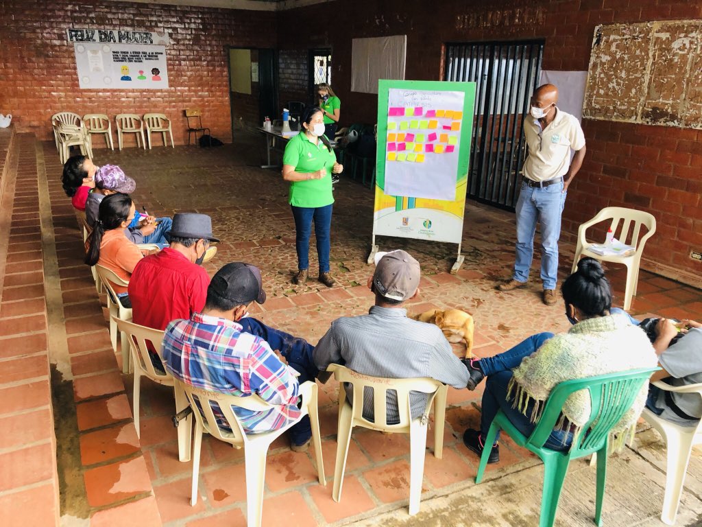 EstebanOli's tweet photo. Estudiantes, campesinos, indígenas, afros, jóvenes, mujeres han sido parte de los #LINCI laboratorios de innovación ciudadana
En #Jamundí #TodaVidaEsSagrada y seguiremos construyendo #DialogoHumanitarioYa https://t.co/VnpExPdIt1