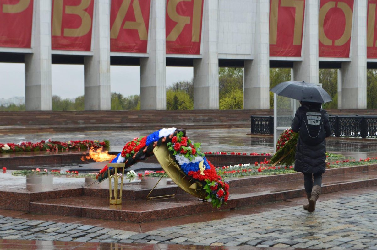 One of the eternal flames is in the courtyard, as well as the WWI memorial