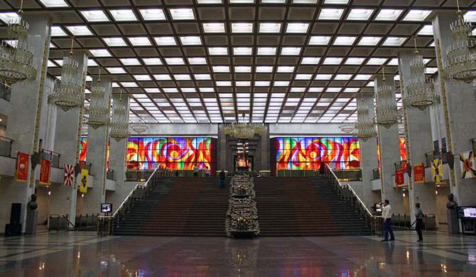 The entrance hall is called the “Hall of Commanders”, and on either side are the annexes for temporary exhibits. It’s hard to tell from the picture but the stairs are apparently made from melted German metal, which you stomp over to get to the top. Pretty clever