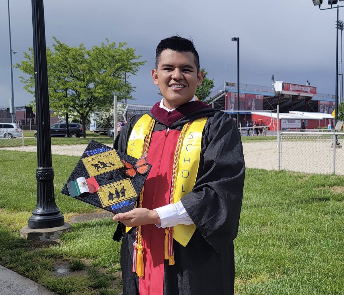 EddiCBlanco's tweet image. ⚠️ Crossed the border ... now crossing the stage at graduation! 🥳🎓

A reminder to not let your past define you, defeat you, or destroy you, but let it strengthen you! 🇲🇽♥️🦋

#FirstGenGrad 
#HBCUgrad #Classof2020 
#SiSePuedo #SiSePudo