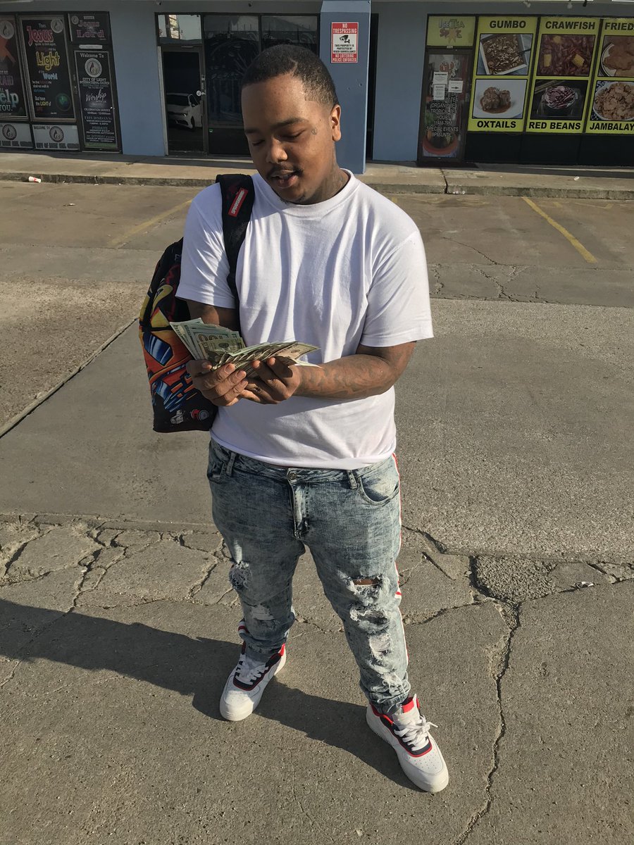 Daroccout's tweet image. Trappin on the blocc 10z blocc it get hot