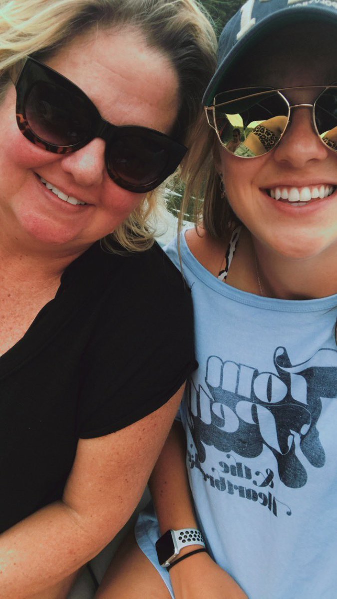 alex_carroll33's tweet photo. happy Mother’s Day to strongest, kindest, and most loving person I know. @carrollcrafts you inspire me to be better every day. I thank God for you!!! 🤍 https://t.co/w3J0Tuv5ma