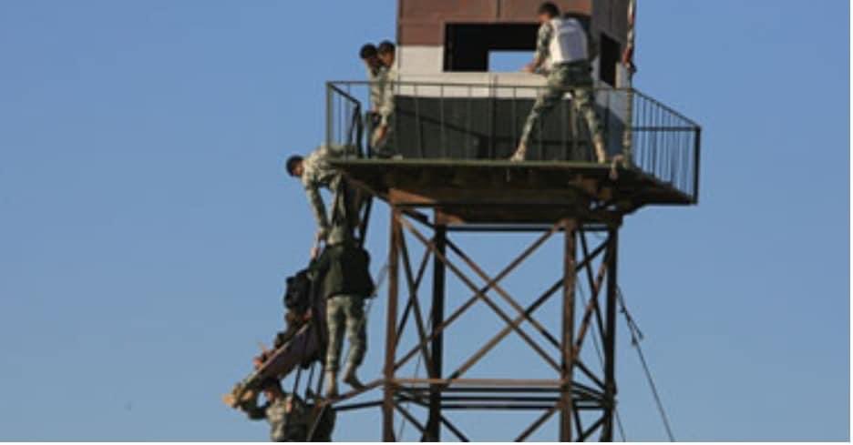 - لم ولن ننسي الجندي البطل"احمد شعبان احمد"٢١ سنه،الذي استشهد اثناء خدمته من اعلي برج المراقبه علي ايد اخواني حمساوي، ودا صورته وهوا زمايله بينزلوه من اعلي البرج وكلهم بيبكوا علي زميلهم ..

"#حماس منظمه اخوانيه بأمتياز مايهمهاش حق #فلسطين ولا غيره،الناس دي خطر اكتر من الصهاي…نه"