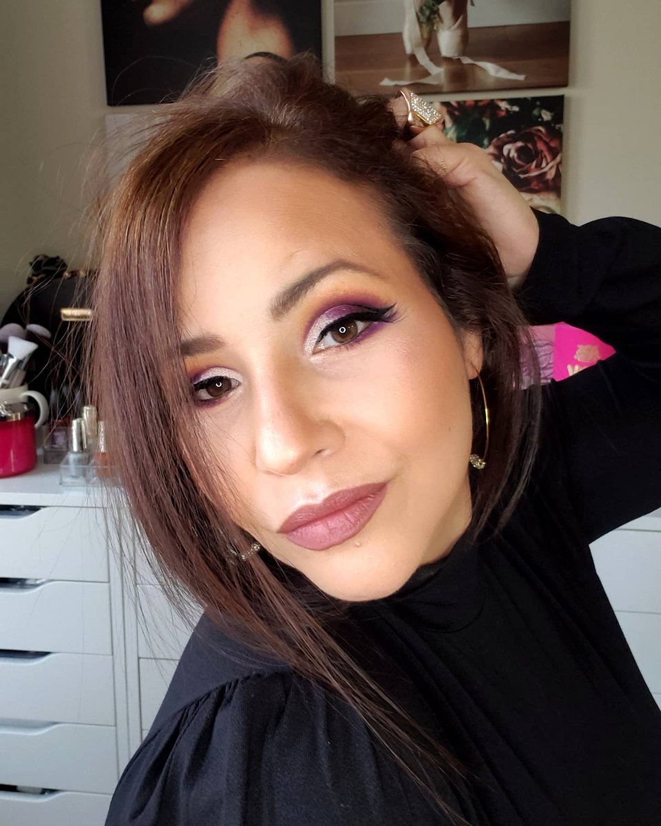 VisualByYEC's tweet image. Makeup look inspired by my black eye🙈
IG @glamourholic_by_yec 

#MAKEUPOBSESSED
#makeuplooks
#motd
#glam
#makeupworld
#selfcare
#mua
#fashion
#fashionista
#influencer
#dowhatyoulove
#beautyspace
#wakeupandmakeup
#confidence
#selfcare