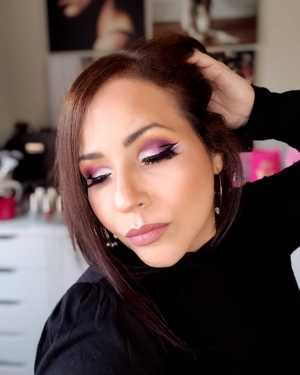 VisualByYEC's tweet image. Makeup look inspired by my black eye🙈
IG @glamourholic_by_yec 

#MAKEUPOBSESSED
#makeuplooks
#motd
#glam
#makeupworld
#selfcare
#mua
#fashion
#fashionista
#influencer
#dowhatyoulove
#beautyspace
#wakeupandmakeup
#confidence
#selfcare