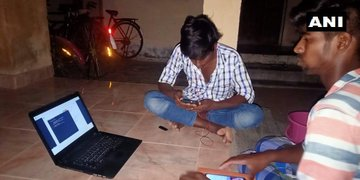 ANI's tweet photo. Tamil Nadu: GUVI, a start-up set a Guinness World Record for 'most numbers of users to take computer programming lesson in 24 hrs'

"The host of workshop was guiding them on how to build a facial recognition app from scratch," said SP Balamurugan, Co-Founder &amp; CEO, GUVI (09.05) https://t.co/igAGCuzuo1