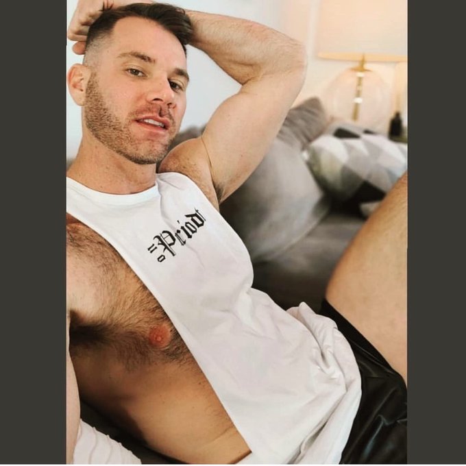 2 pic. This Mother’s Day don’t forget about DADDY ???? #gaydaddy #daddysboy #gayfurry #otter #chestday