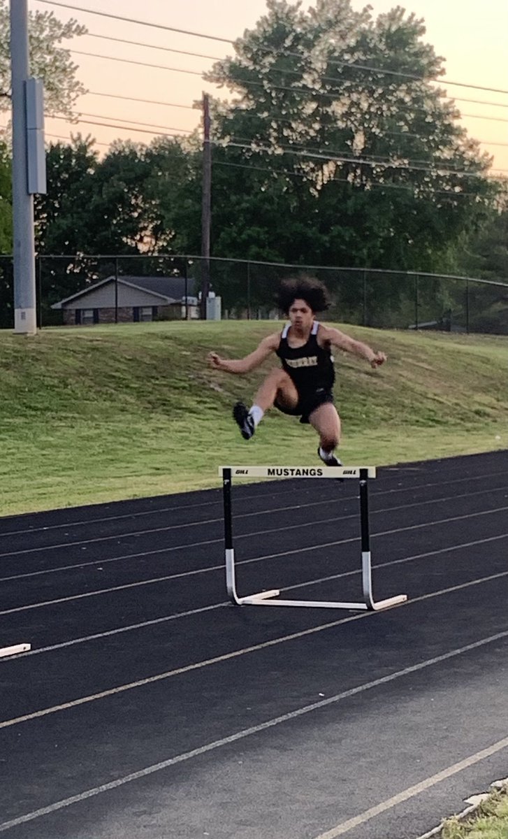 MurrayTigers's tweet photo. Nic Mitchum, Kainoa Olive and Peter Kerrick in action tonight at Swift and Staley Track meet at McCracken County. #murrayschools https://t.co/uHNvxf0uOp