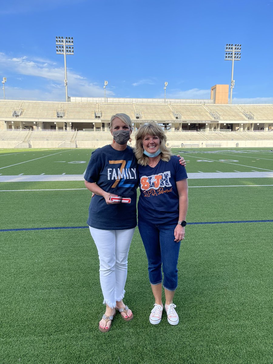 Congratulations to this rockstar Volunteer of the Year! #7LJHpride @spartan_speak <a href="/PtaSljh/">SLJH PTA</a>