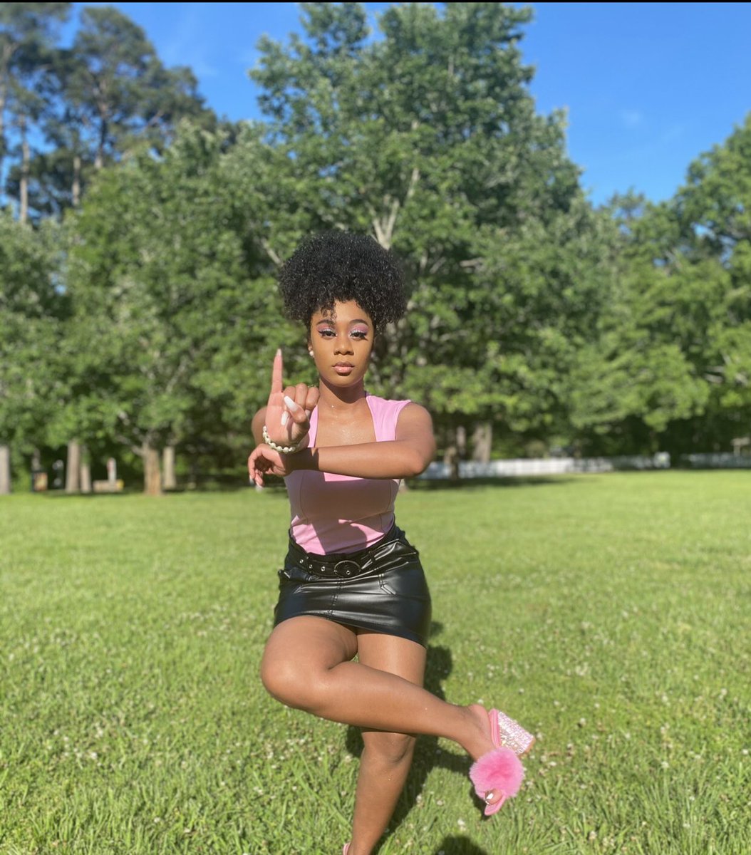 honeybbree's tweet photo. Allow me to ReintroDEUCE myself 
As one of the Phirst and Phinest...
PiKture PEARLfect
•
•
I would like to thank everyone who helped me get to this amazing point in my life. I’m proud to tell the world,I’ve got my pearls💕
#AkaLand 
#Aka
#ThetaZeta
#Aka1908
#Spring21 https://t.co/bz0Mf5bxG2