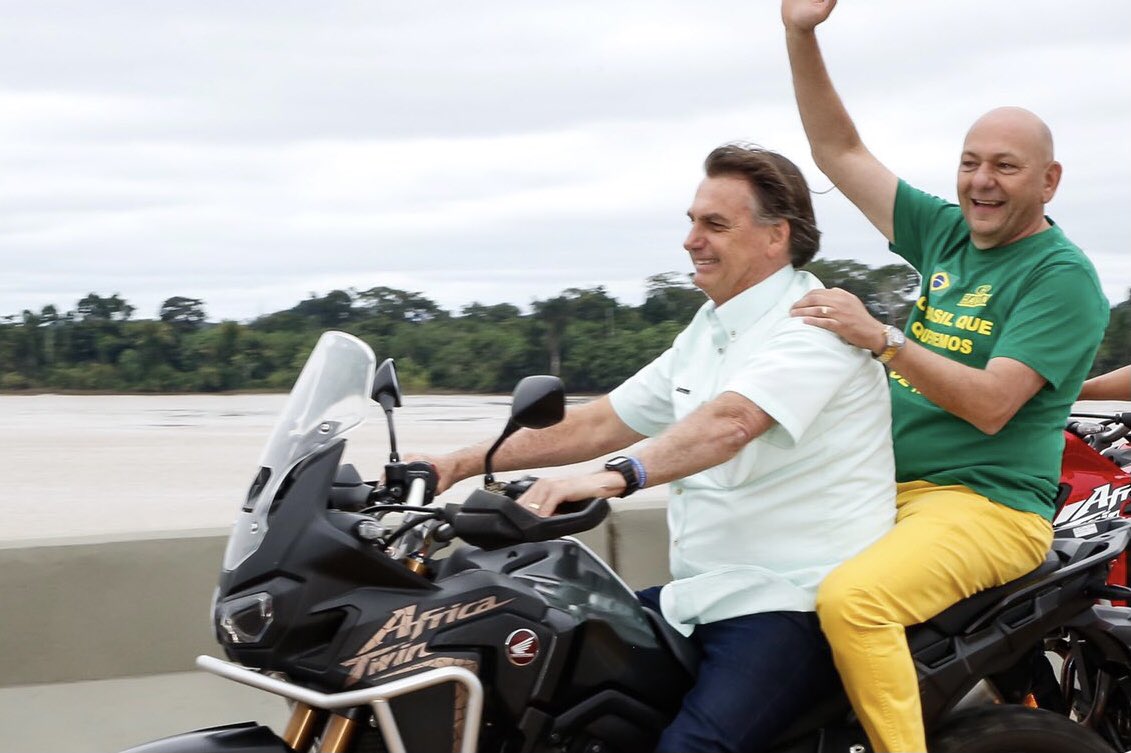 BuzzFeedBrasil's tweet photo. Qualquer semelhança é mera coincidência? https://t.co/Kntp6z4OUS