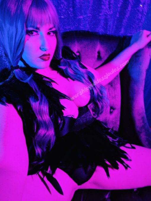 Shiny, shiny, shiny boots of leather Whiplash girlchild in the dark Severin, your servant comes in bells<a href="/tag/mvsales"class="tags"><span>#mvsales</span></a>