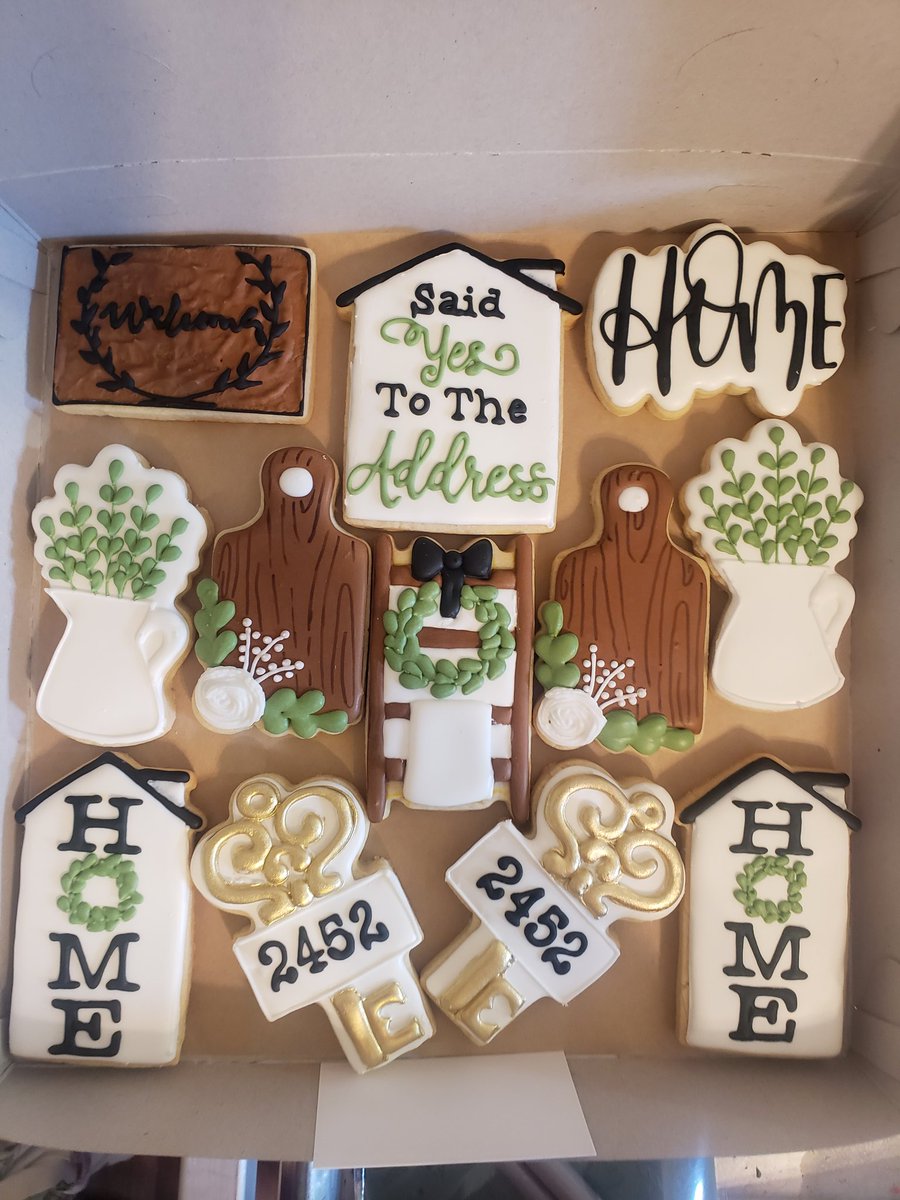 RollCLE2026's tweet photo. Is it possible to be exhausted from being tired? If so...I'm there.  My brain is tingling and not the "I just had a margarita" tingling. I haven't slept since Wed night and I still have orders to fill for tomorrow. #keeponbaking 🥱🧁 https://t.co/OHCvEFehFe