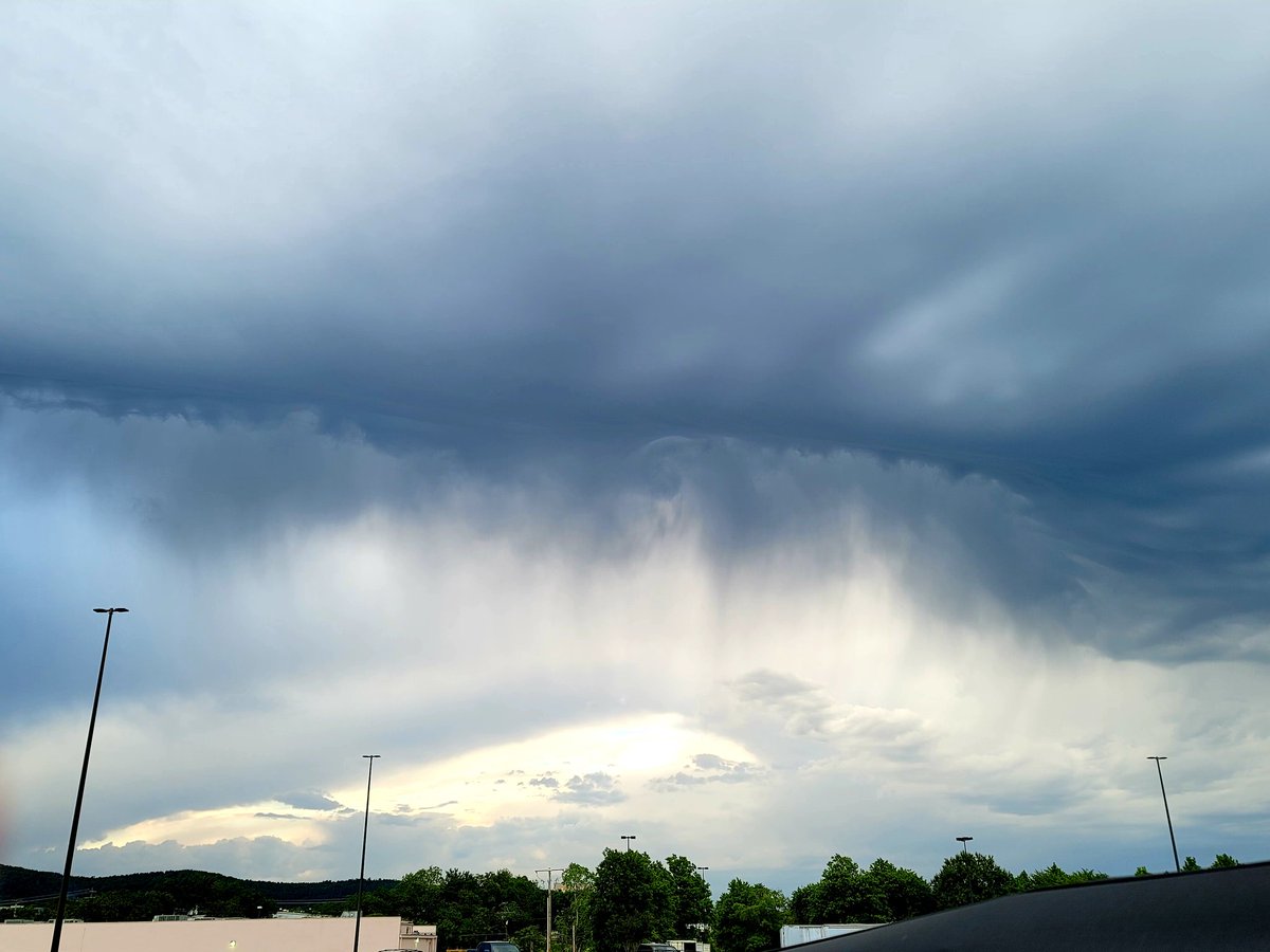 jenallen070's tweet photo. Those clouds! https://t.co/gE8AXaux9e