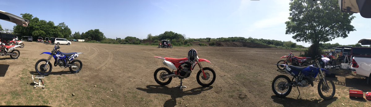 ss11piro's tweet photo. おはようございます😊
快晴キタ!
気分転換でMX!
タカCさん2連JUMP制覇なるか?!
#216MX https://t.co/fe4JtLzJJQ