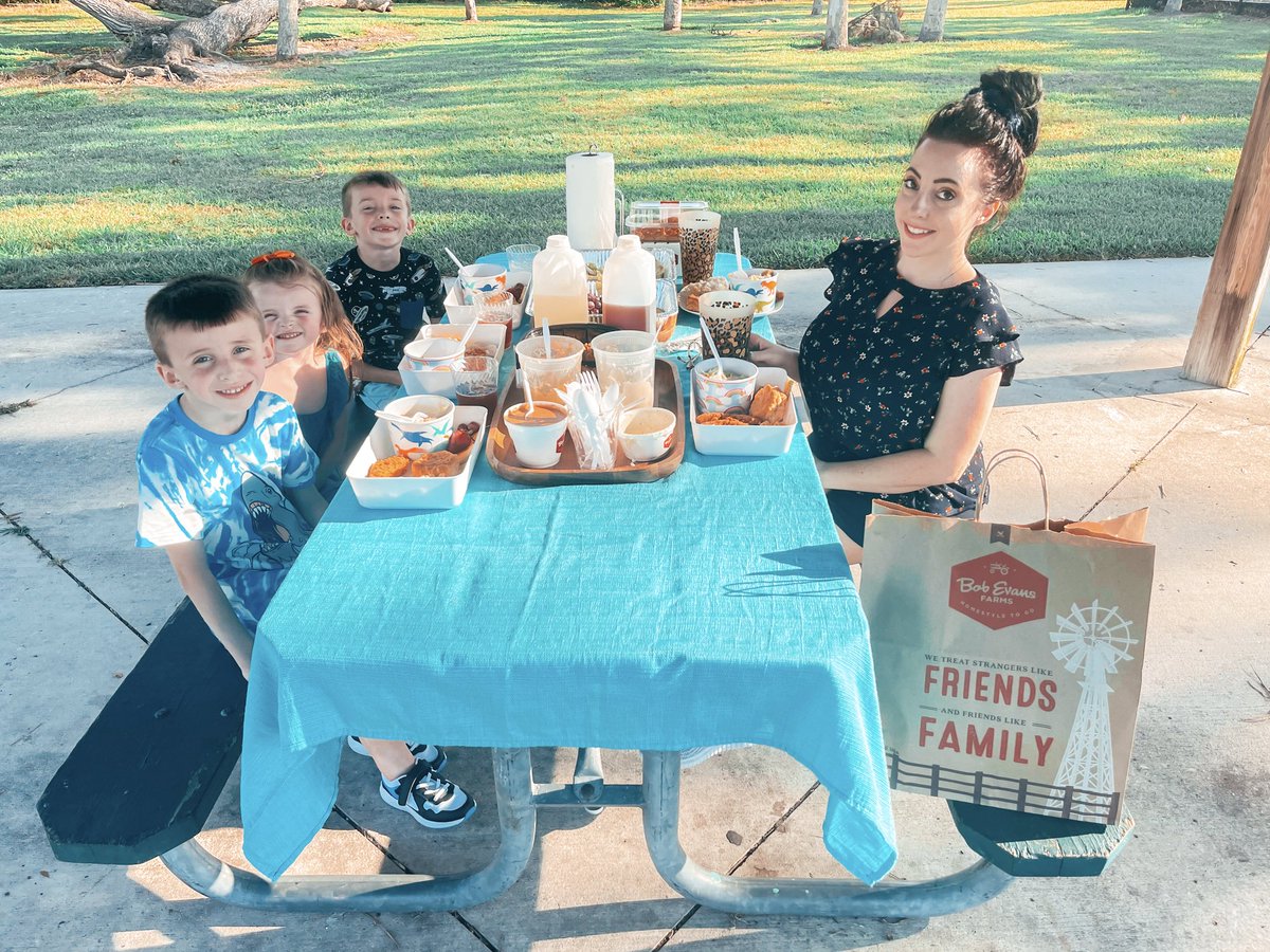Lindsay | Paperclips & Confetti (@lindsaysatmary) on Twitter photo We had the BEST picnic at the park with <a href="/BobEvansFarms/">Bob Evans Restaurants 🍳</a> #FamilyMealstoGo Watch here: instagram.com/reel/COl3adeDB… Check out Family Meals to Go here: mindstream.mvk.co/200g6 #sponsored #bobevans #downonthefarm We had the BEST picnic at the park with <a href="/BobEvansFarms/">Bob Evans Restaurants 🍳</a> #FamilyMealstoGo Watch here: instagram.com/reel/COl3adeDB… Check out Family Meals to Go here: mindstream.mvk.co/200g6 #sponsored #bobevans #downonthefarm