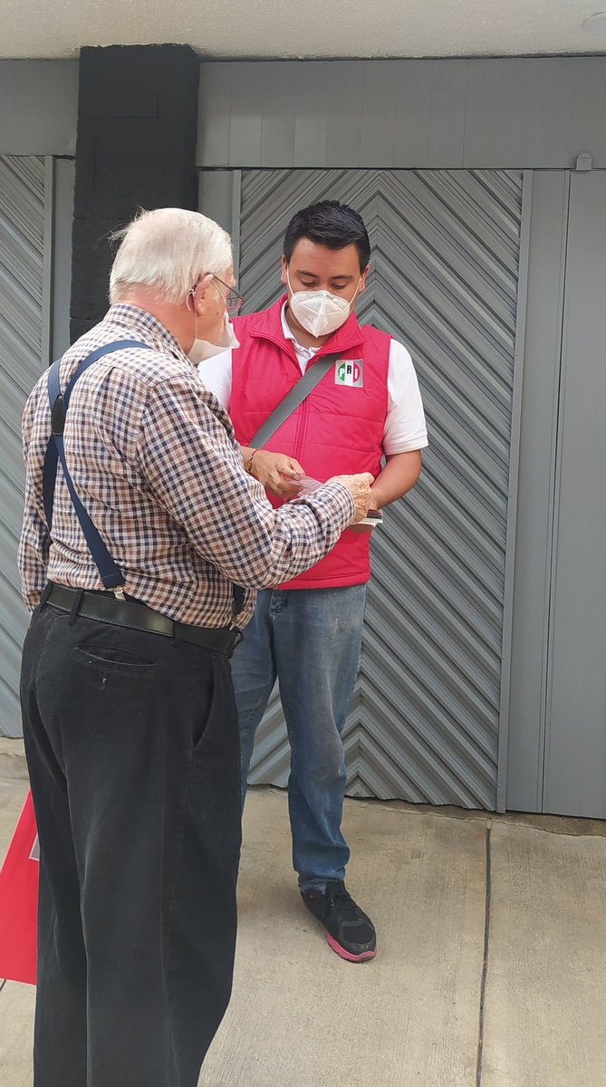 JesusCarrillo05's tweet photo. El día de hoy, en la colonia Tlacoquemecatl tuve la oportunidad de escuchar a las y los vecinos cuya principal preocupación es la falta de agua la mayor parte del año.
Este 06 de junio, #VotaPRI, y haz que #TuVozCuente.
Con @Yuyu_Tamayo, haremos el cambio. 💥 https://t.co/XfJWUrcNSh