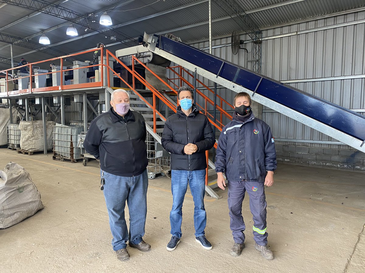 fernandosibilla's tweet photo. Semanas atrás junto a @accastelloedu asimilábamos la actividad del reciclado a la actividad industrial. Hoy visitamos #Progeas, una industria dedicada al recuperado y reciclado de residuos electrónicos @MICyM_Cordoba https://t.co/U3adysWdDx