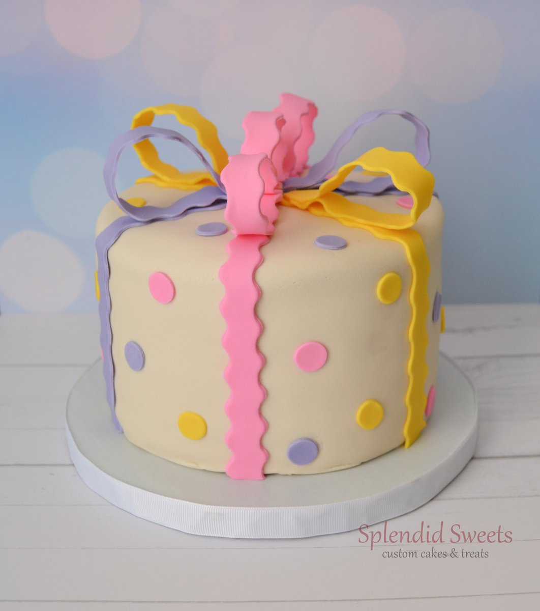 Splendid_Sweets's tweet image. Confetti present cake