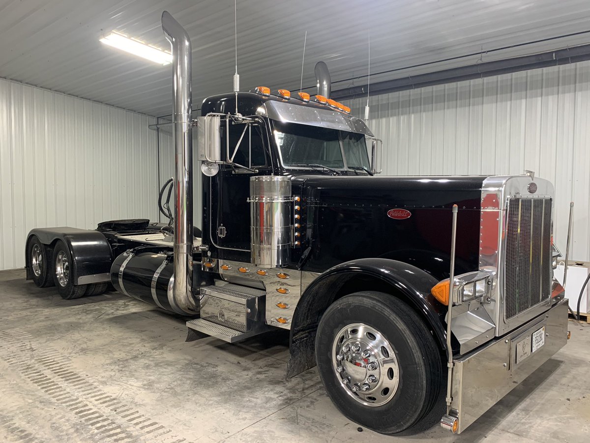 CF_Enterprises's tweet photo. ****FOR SALE****
2003 Peterbilt 379 exhd. 500hp Detroit Series 60. 10spd. 265” wheelbase. Always shedded. Well taken care of. Dm for more info. Great truck. Owned since ‘09. Just thinking about updating, don’t have to sell. Asking $65k https://t.co/mWS4ATJT7F